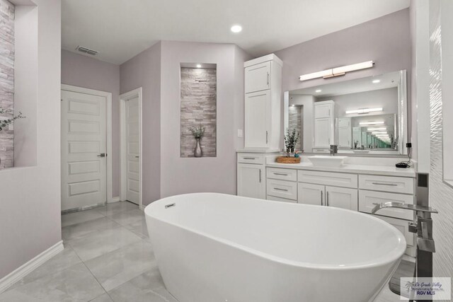 31689 E Jardin E, Los Fresnos, TX 78566 - bathroom featuring a soaking tub, vanity, and recessed lighting
