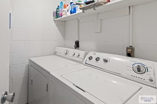 laundry room featuring washer and dryer