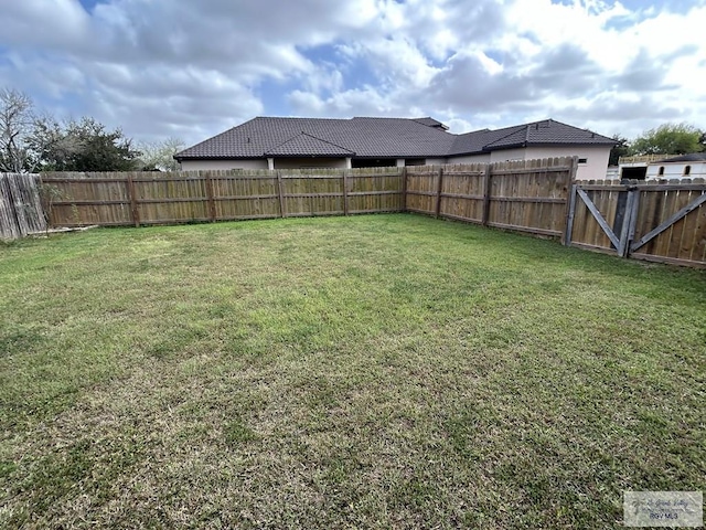 view of yard featuring a fenced backyard