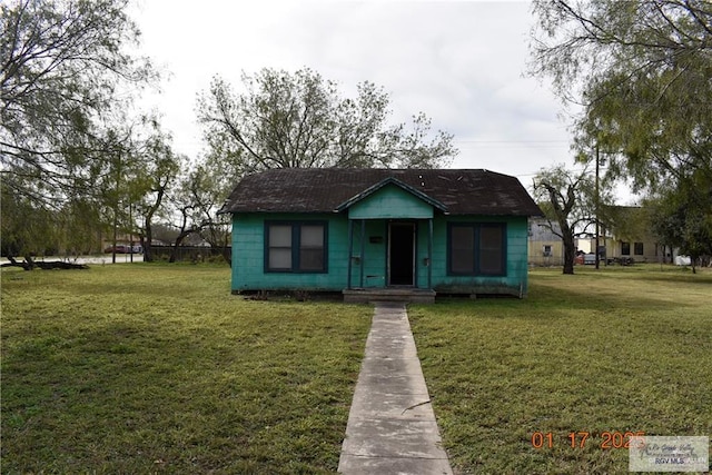 bungalow-style home with a front lawn