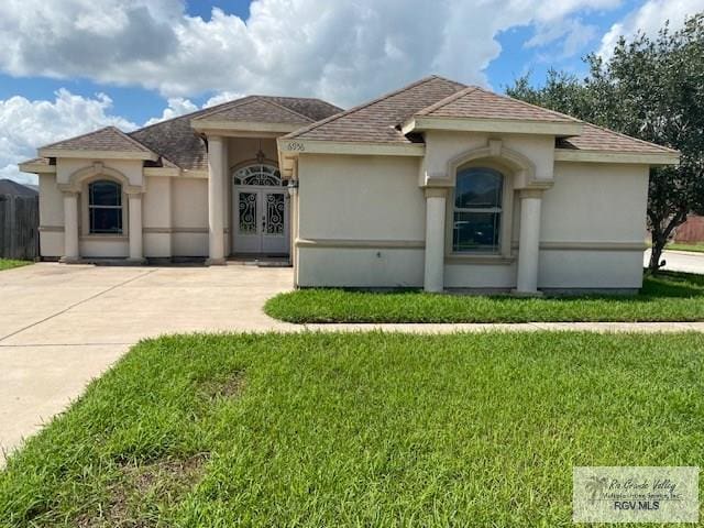 view of front of home with a front yard