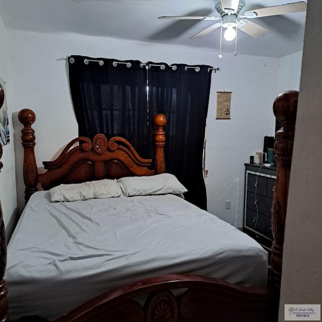 bedroom featuring ceiling fan