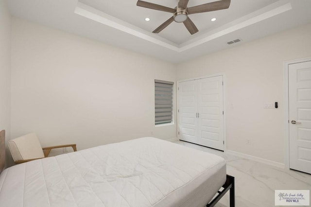bedroom featuring a ceiling fan, visible vents, a raised ceiling, marble finish floor, and recessed lighting