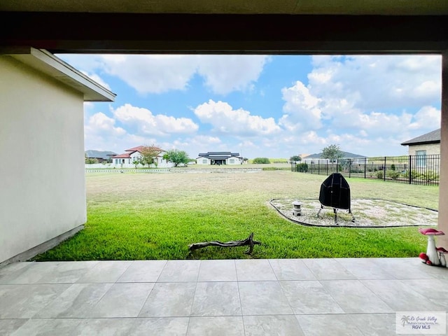 view of yard with a patio area