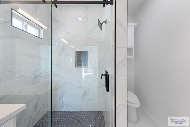 bathroom with a shower with door, vanity, and toilet