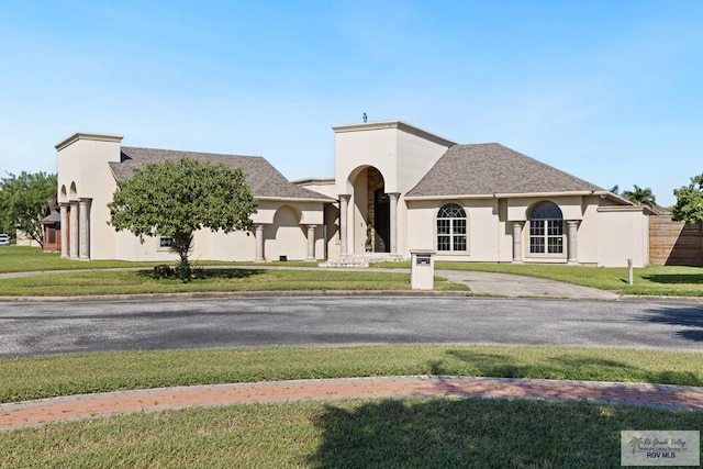 view of front of house with a front lawn