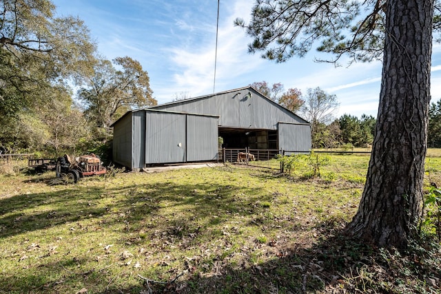 view of shed / structure featuring a yard