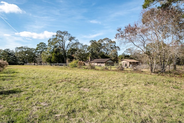 view of yard featuring a rural view