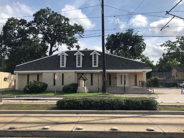 view of front of home with covered porch