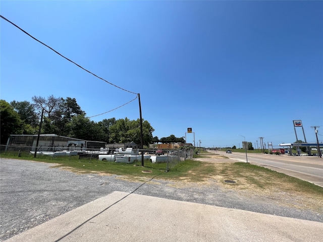 Listing photo 2 for 1518 W Commerce, Buffalo TX 75833