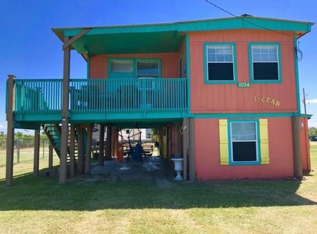 rear view of house featuring a yard