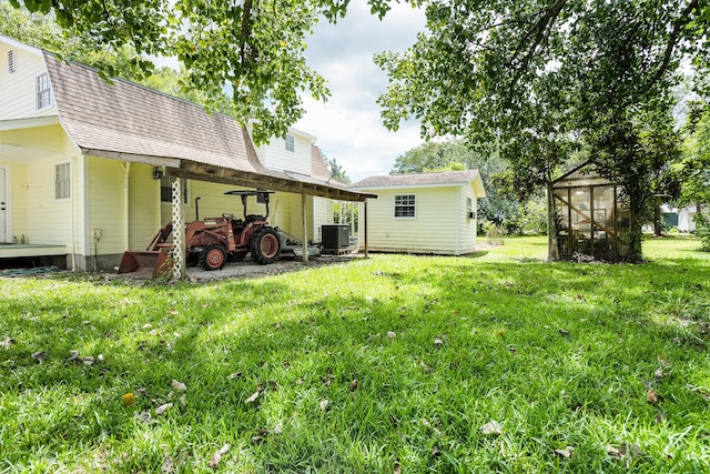 view of yard featuring a carport