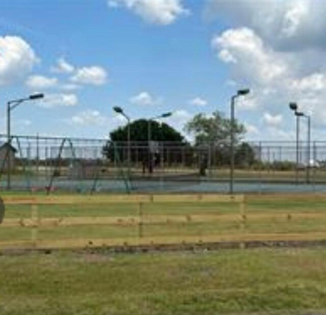 607 Longhorn Trl, Angleton, TX 77515 - photo 8
