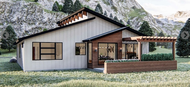 view of front of home with a front lawn and a mountain view