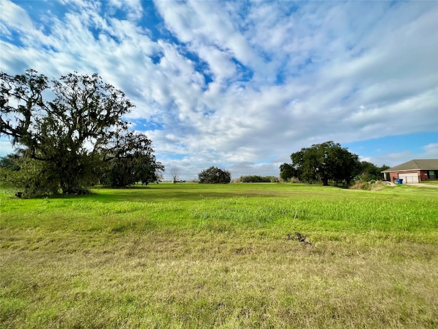 Listing photo 2 for 1744 Flintlock Ct, Angleton TX 77515