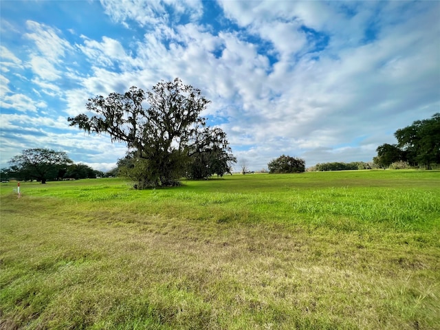 Listing photo 3 for 1744 Flintlock Ct, Angleton TX 77515