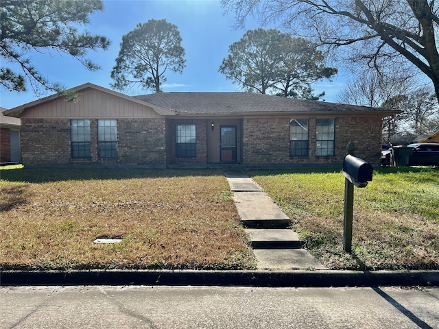 ranch-style home with a front yard