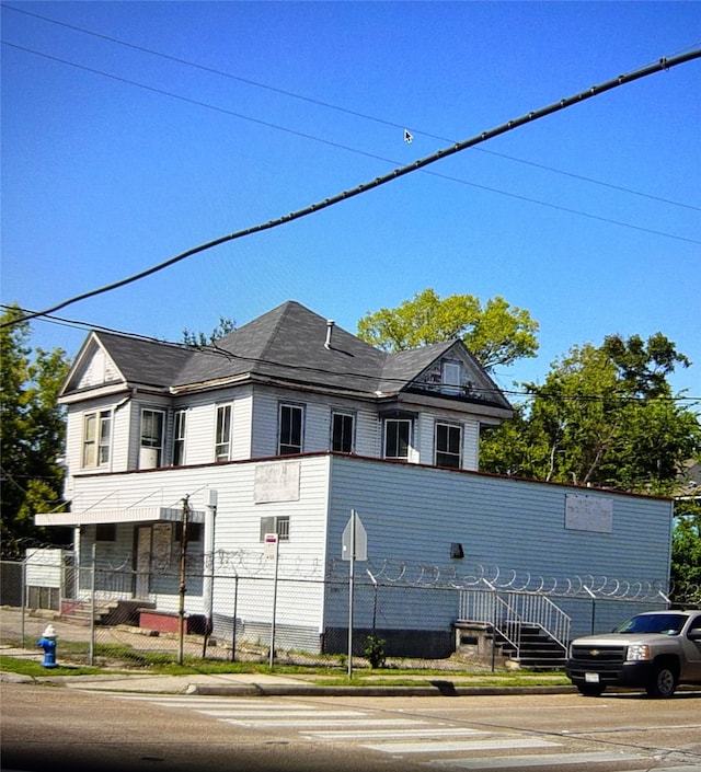 view of front of property