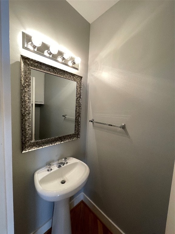 9822 Samantha Suzanne Ct, Houston, TX 77025 - bathroom featuring sink