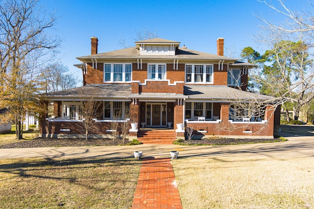 view of front facade featuring covered porch and a front yard