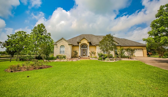 view of front of house featuring a front lawn and a garage