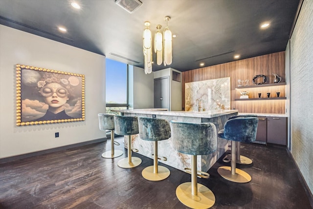 2323 San Felipe St Unit 602, Houston, TX 77019 - bar with wet bar, visible vents, and dark wood finished floors