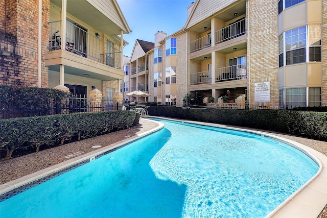 view of swimming pool