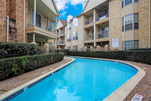 view of swimming pool