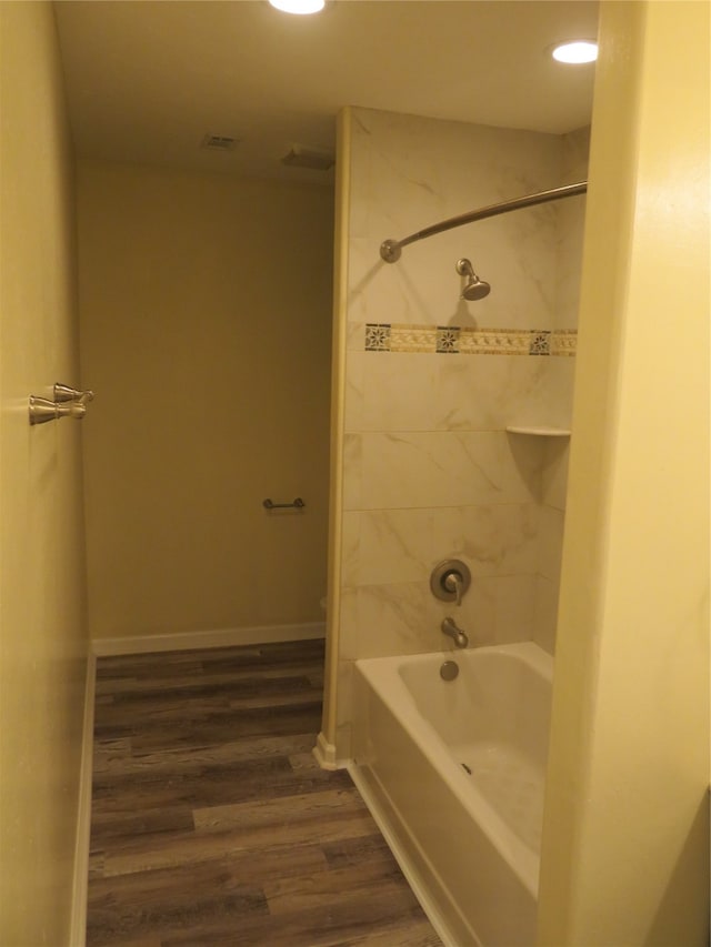 bathroom featuring tiled shower / bath and hardwood / wood-style floors