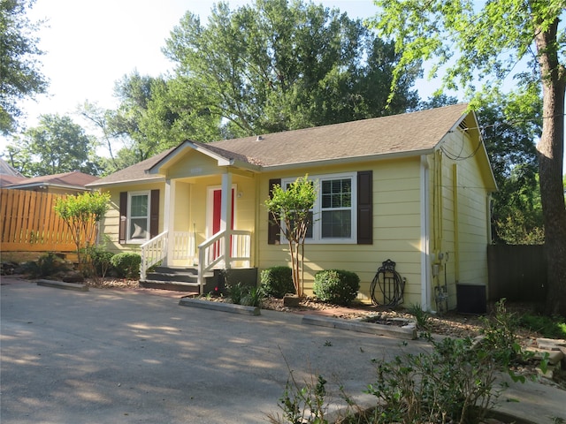 view of front of property featuring a porch