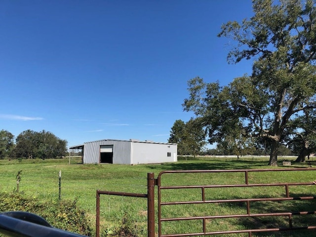 view of yard featuring a rural view