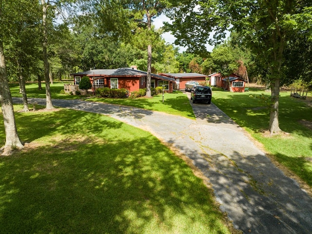 view of property's community featuring a yard