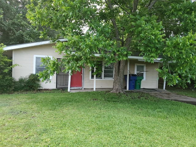 view of front of home with a front yard