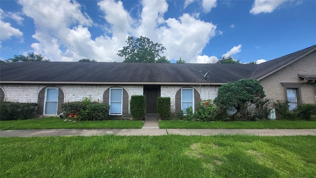 ranch-style home featuring a front yard