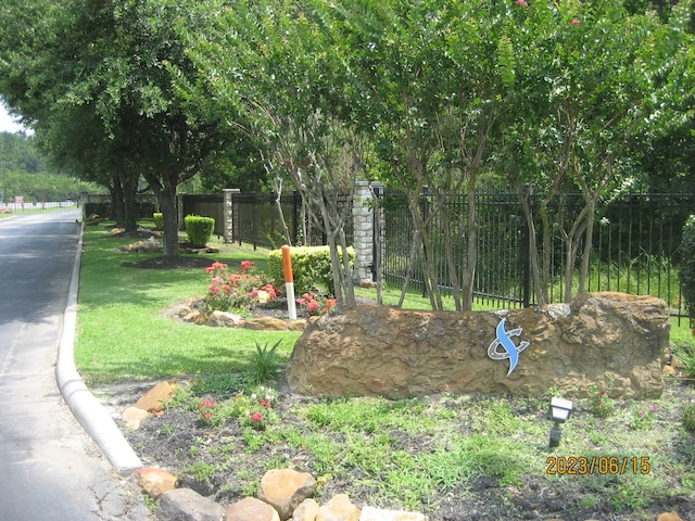 Listing photo 2 for 30075 Round Up Dr, Waller TX 77484