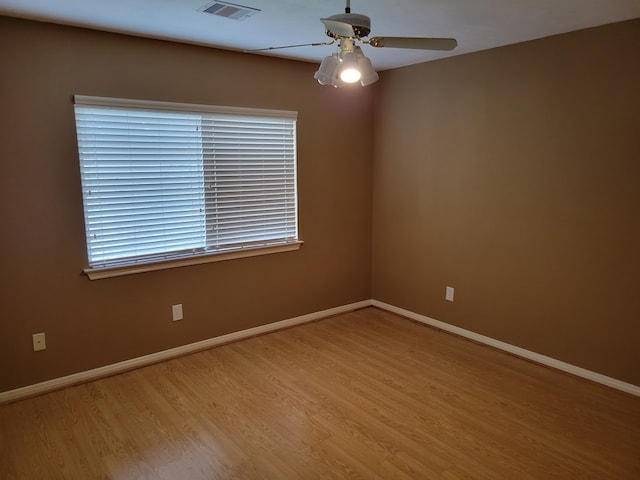 unfurnished room featuring light hardwood / wood-style floors and ceiling fan