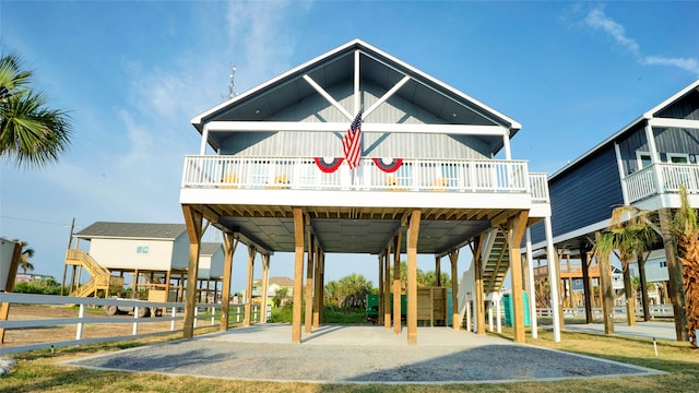 view of front facade featuring a balcony