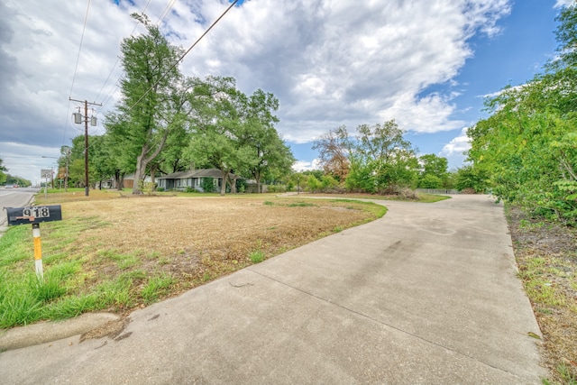 Listing photo 2 for 918 E Main St, Madisonville TX 77864