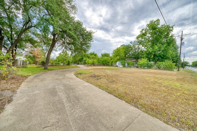 Listing photo 3 for 918 E Main St, Madisonville TX 77864