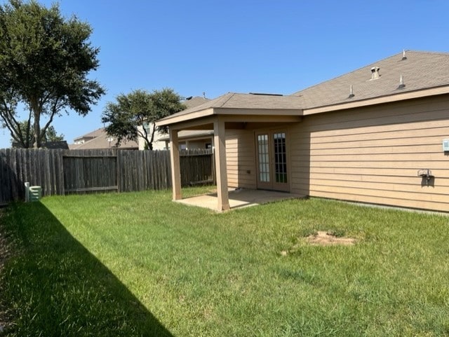 view of yard featuring a patio