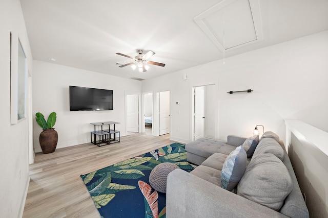 living room with light hardwood / wood-style flooring and ceiling fan