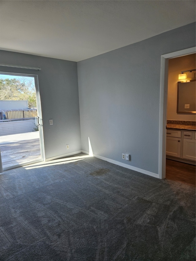 unfurnished room featuring carpet