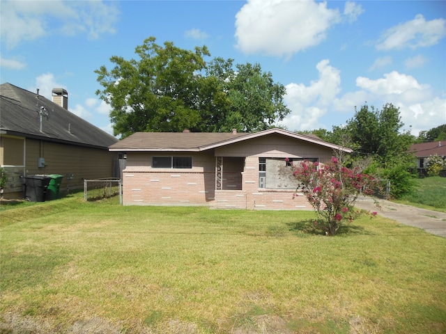 exterior space featuring a front yard