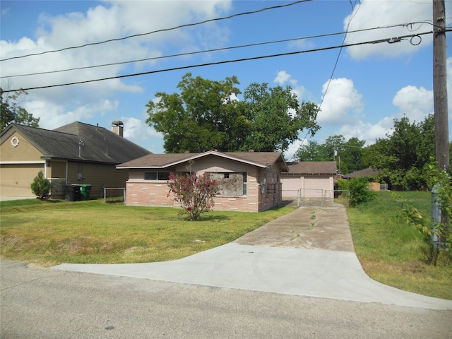 ranch-style house featuring a front yard