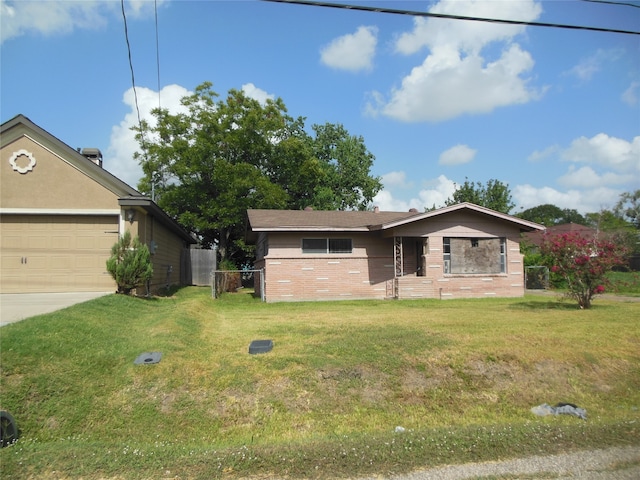 view of front facade featuring a front lawn and a garage