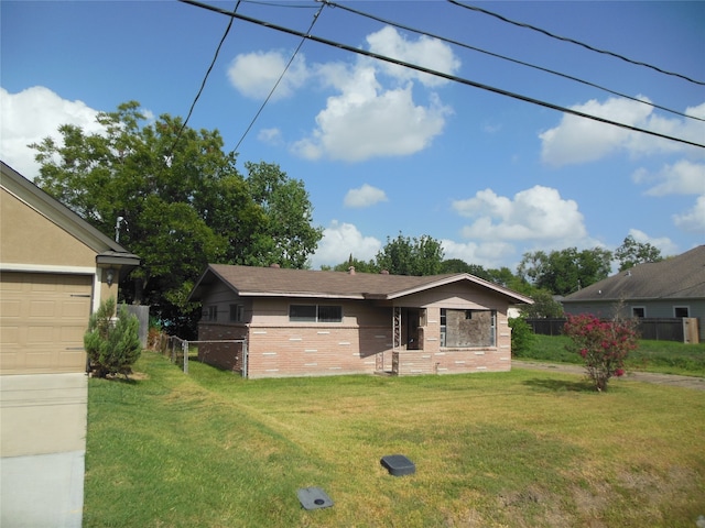 view of front of home featuring a front lawn and a garage