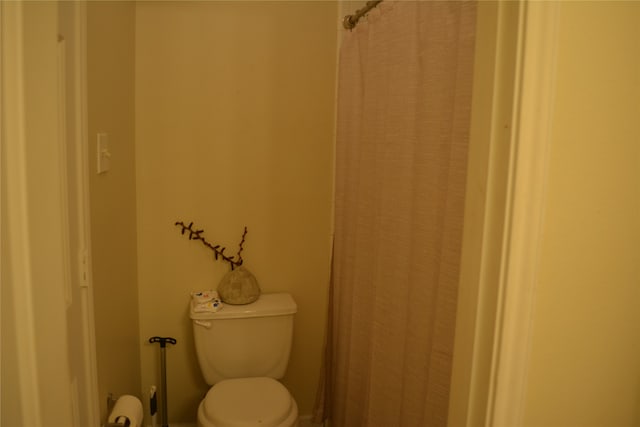 bathroom featuring toilet