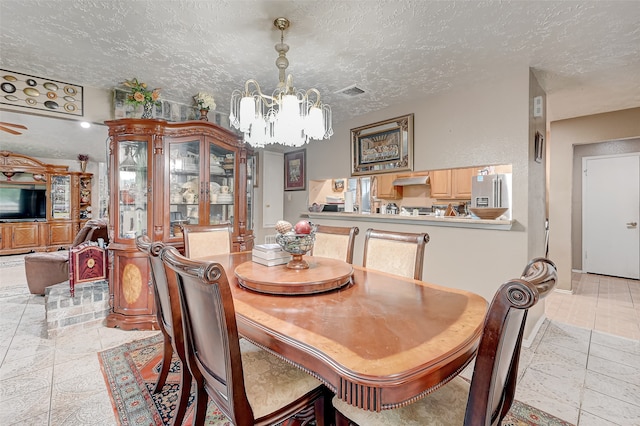 7635 Loro Linda Dr, Houston, TX 77083 - dining area with a notable chandelier, a textured ceiling, and visible vents