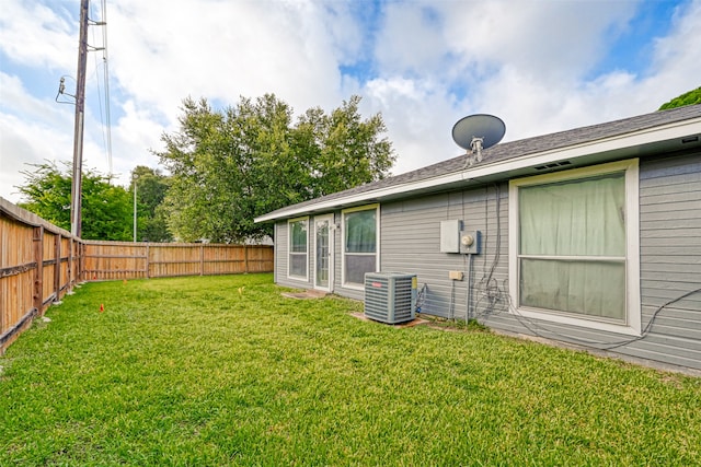 7635 Loro Linda Dr, Houston, TX 77083 - view of yard featuring central AC unit and a fenced backyard
