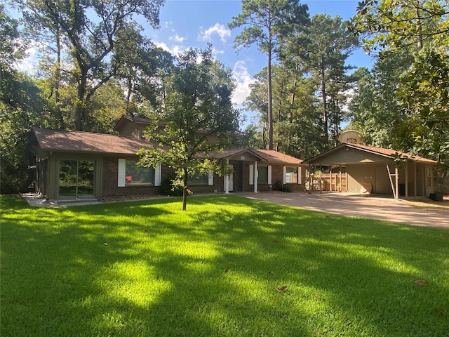 view of front of home with a front yard and a carport